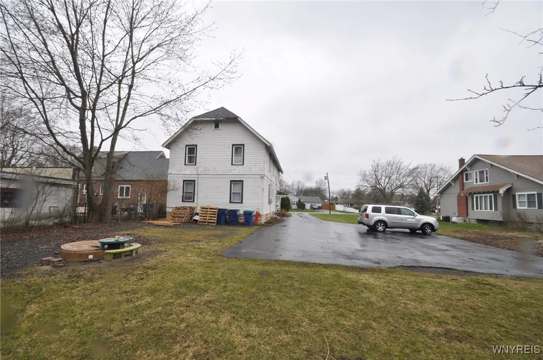 333 Getzville Road, Amherst, New York 14226, Amherst, New York 14226, 3 Bedrooms Bedrooms, 8 Rooms Rooms,1 BathroomBathrooms,Residential Lease,For Rent,333 Getzville Road, Amherst, New York 14226,B1599144