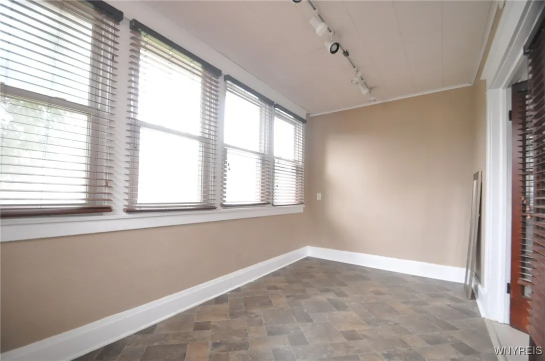 333 Getzville Road, Amherst, New York 14226, Amherst, New York 14226, 3 Bedrooms Bedrooms, 8 Rooms Rooms,1 BathroomBathrooms,Residential Lease,For Rent,333 Getzville Road, Amherst, New York 14226,B1599144