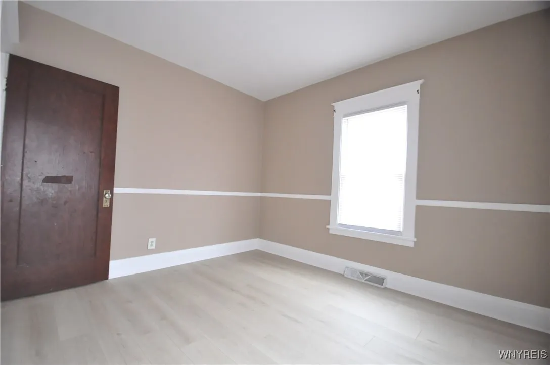 333 Getzville Road, Amherst, New York 14226, Amherst, New York 14226, 3 Bedrooms Bedrooms, 8 Rooms Rooms,1 BathroomBathrooms,Residential Lease,For Rent,333 Getzville Road, Amherst, New York 14226,B1599144