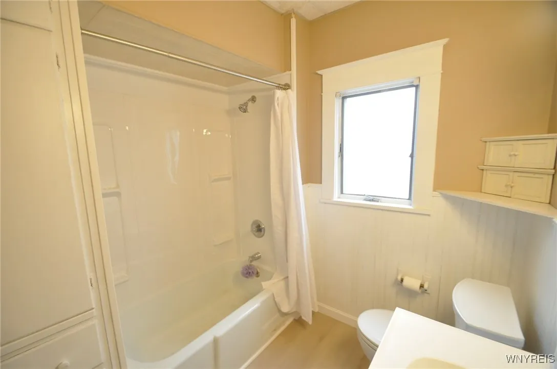 333 Getzville Road, Amherst, New York 14226, Amherst, New York 14226, 3 Bedrooms Bedrooms, 8 Rooms Rooms,1 BathroomBathrooms,Residential Lease,For Rent,333 Getzville Road, Amherst, New York 14226,B1599144