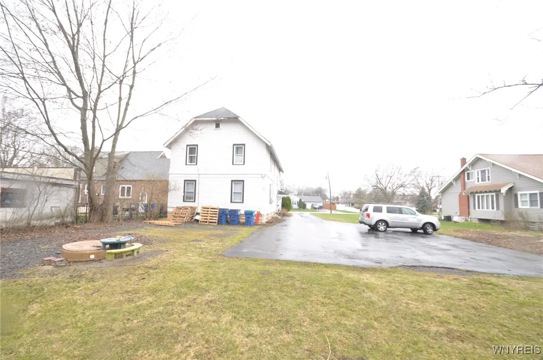 333 Getzville Road, Amherst, New York 14226, Amherst, New York 14226, 3 Bedrooms Bedrooms, 8 Rooms Rooms,1 BathroomBathrooms,Residential Lease,For Rent,333 Getzville Road, Amherst, New York 14226,B1599144