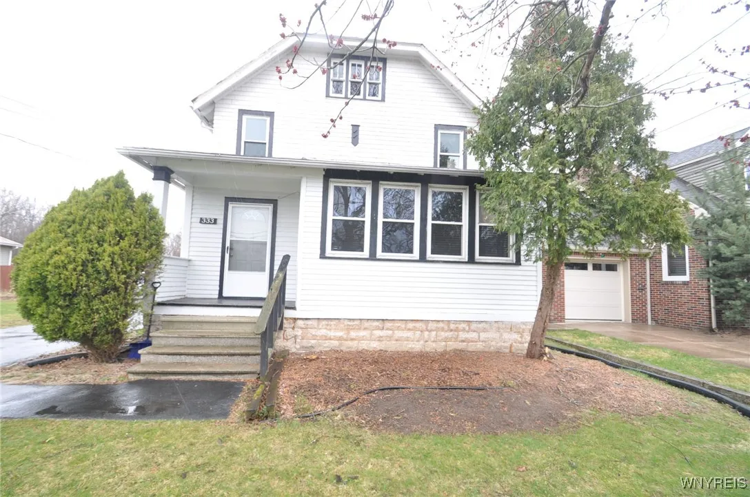 333 Getzville Road, Amherst, New York 14226, Amherst, New York 14226, 3 Bedrooms Bedrooms, 8 Rooms Rooms,1 BathroomBathrooms,Residential Lease,For Rent,333 Getzville Road, Amherst, New York 14226,B1599144