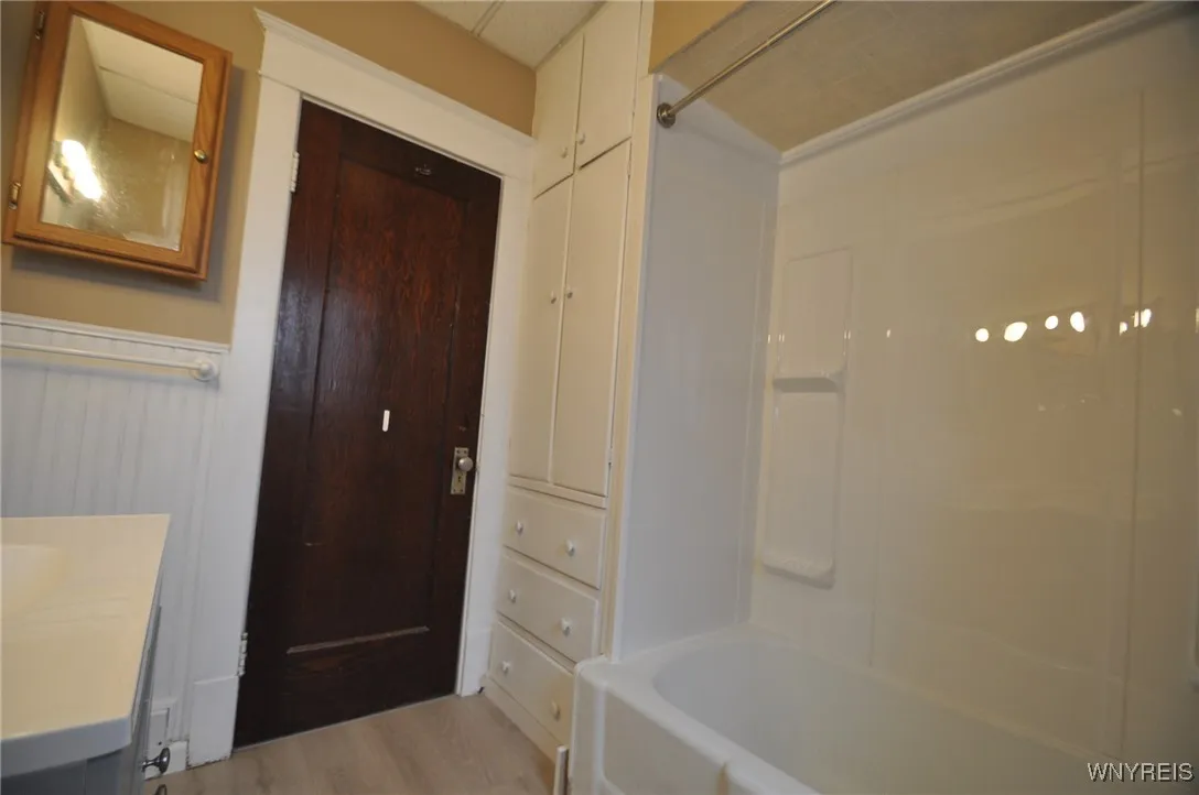 333 Getzville Road, Amherst, New York 14226, Amherst, New York 14226, 3 Bedrooms Bedrooms, 8 Rooms Rooms,1 BathroomBathrooms,Residential Lease,For Rent,333 Getzville Road, Amherst, New York 14226,B1599144