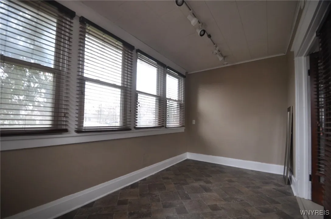 333 Getzville Road, Amherst, New York 14226, Amherst, New York 14226, 3 Bedrooms Bedrooms, 8 Rooms Rooms,1 BathroomBathrooms,Residential Lease,For Rent,333 Getzville Road, Amherst, New York 14226,B1599144