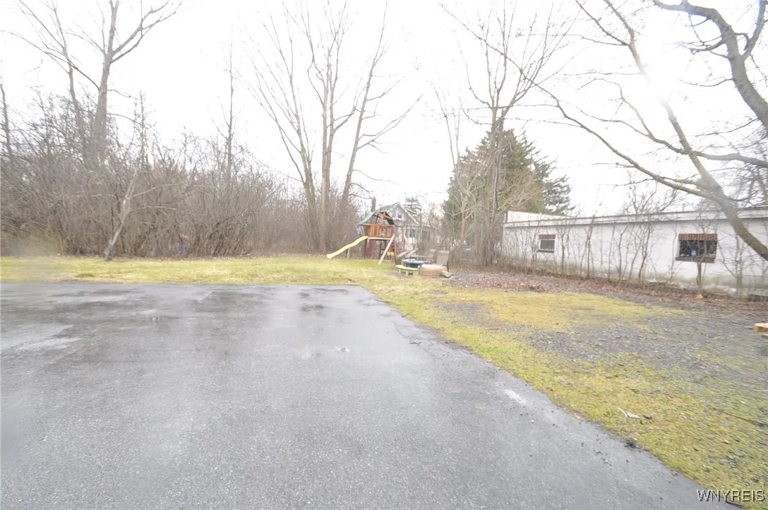 333 Getzville Road, Amherst, New York 14226, Amherst, New York 14226, 3 Bedrooms Bedrooms, 8 Rooms Rooms,1 BathroomBathrooms,Residential Lease,For Rent,333 Getzville Road, Amherst, New York 14226,B1599144