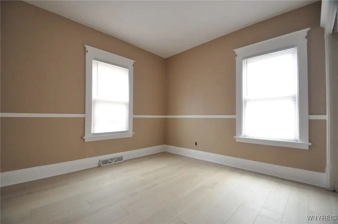 333 Getzville Road, Amherst, New York 14226, Amherst, New York 14226, 3 Bedrooms Bedrooms, 8 Rooms Rooms,1 BathroomBathrooms,Residential Lease,For Rent,333 Getzville Road, Amherst, New York 14226,B1599144