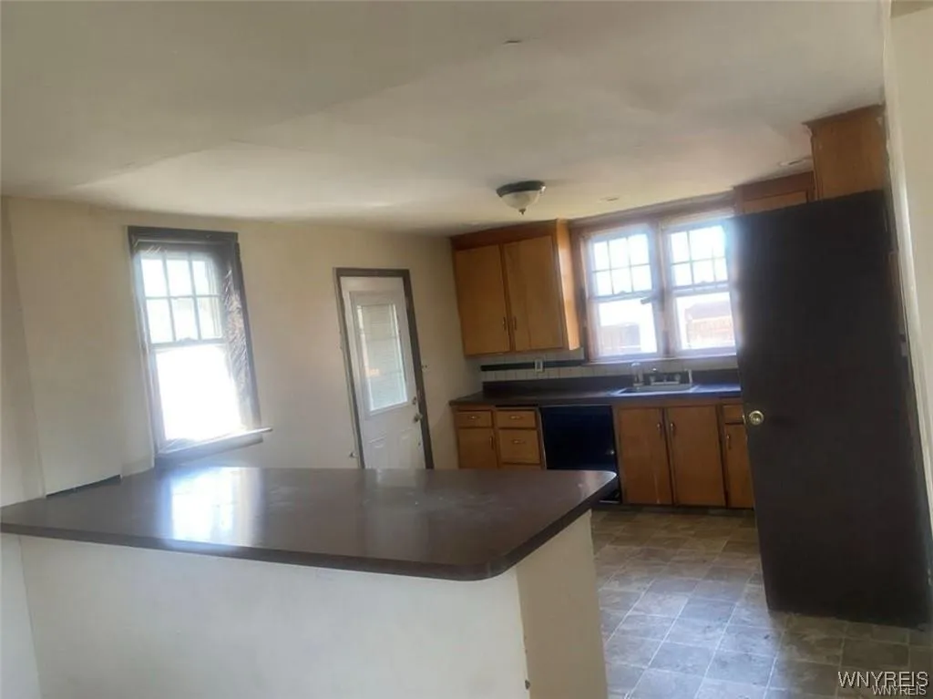 2405 Michigan Avenue, Niagara Falls, New York 1430, Niagara Falls, New York 14305, 2 Bedrooms Bedrooms, 6 Rooms Rooms,1 BathroomBathrooms,Residential,For Sale,2405 Michigan Avenue, Niagara Falls, New York 1430,B1599158
