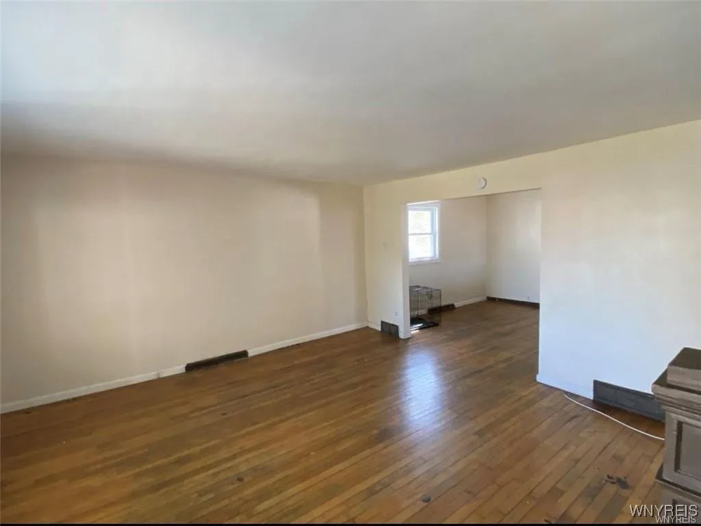 2405 Michigan Avenue, Niagara Falls, New York 1430, Niagara Falls, New York 14305, 2 Bedrooms Bedrooms, 6 Rooms Rooms,1 BathroomBathrooms,Residential,For Sale,2405 Michigan Avenue, Niagara Falls, New York 1430,B1599158