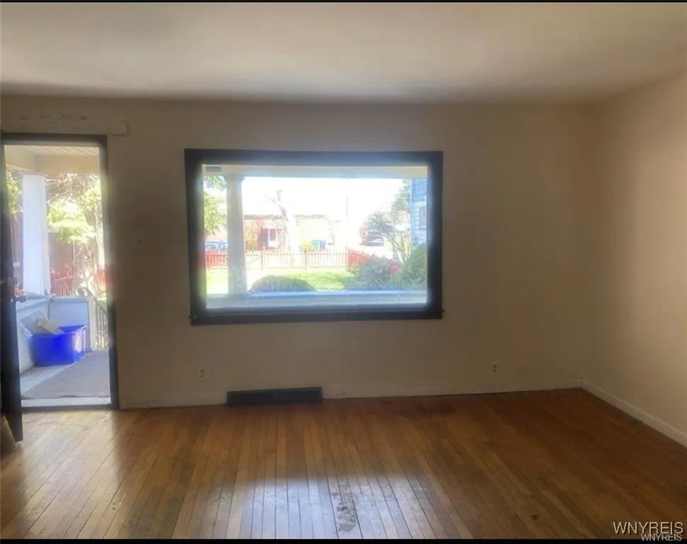 2405 Michigan Avenue, Niagara Falls, New York 1430, Niagara Falls, New York 14305, 2 Bedrooms Bedrooms, 6 Rooms Rooms,1 BathroomBathrooms,Residential,For Sale,2405 Michigan Avenue, Niagara Falls, New York 1430,B1599158