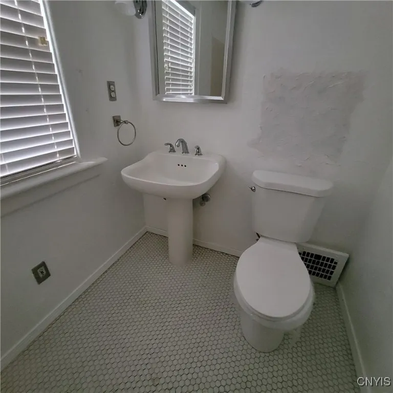 15 Brookline Drive, Utica, New York 13501, Utica, New York 13501, 3 Bedrooms Bedrooms, 7 Rooms Rooms,1 BathroomBathrooms,Residential,Closed,15 Brookline Drive, Utica, New York 13501,0,S1599347