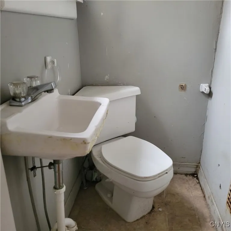 15 Brookline Drive, Utica, New York 13501, Utica, New York 13501, 3 Bedrooms Bedrooms, 7 Rooms Rooms,1 BathroomBathrooms,Residential,Closed,15 Brookline Drive, Utica, New York 13501,0,S1599347