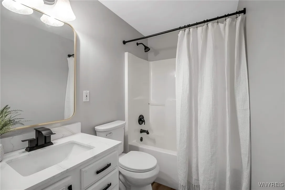 160 Olde Stone Lane, Lancaster, New York 14086, Lancaster, New York 14086, 3 Bedrooms Bedrooms, 10 Rooms Rooms,3 BathroomsBathrooms,Residential,Closed,160 Olde Stone Lane, Lancaster, New York 14086,0,B1599053