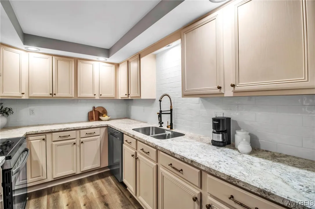 160 Olde Stone Lane, Lancaster, New York 14086, Lancaster, New York 14086, 3 Bedrooms Bedrooms, 10 Rooms Rooms,3 BathroomsBathrooms,Residential,Closed,160 Olde Stone Lane, Lancaster, New York 14086,0,B1599053