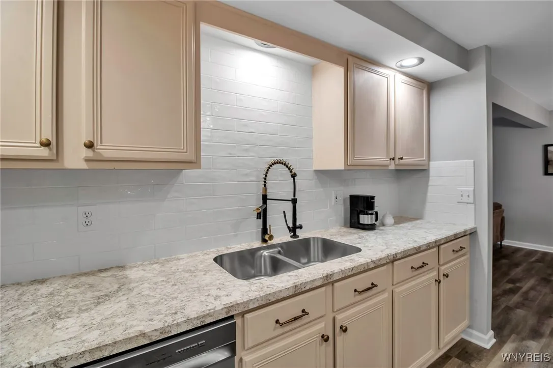 160 Olde Stone Lane, Lancaster, New York 14086, Lancaster, New York 14086, 3 Bedrooms Bedrooms, 10 Rooms Rooms,3 BathroomsBathrooms,Residential,Closed,160 Olde Stone Lane, Lancaster, New York 14086,0,B1599053