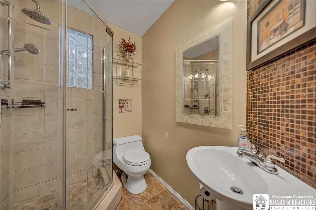 436 Baynes Street, Buffalo, New York 14213, Buffalo, New York 14213, 3 Bedrooms Bedrooms, 7 Rooms Rooms,2 BathroomsBathrooms,Residential,For Sale,436 Baynes Street, Buffalo, New York 14213,R1599459