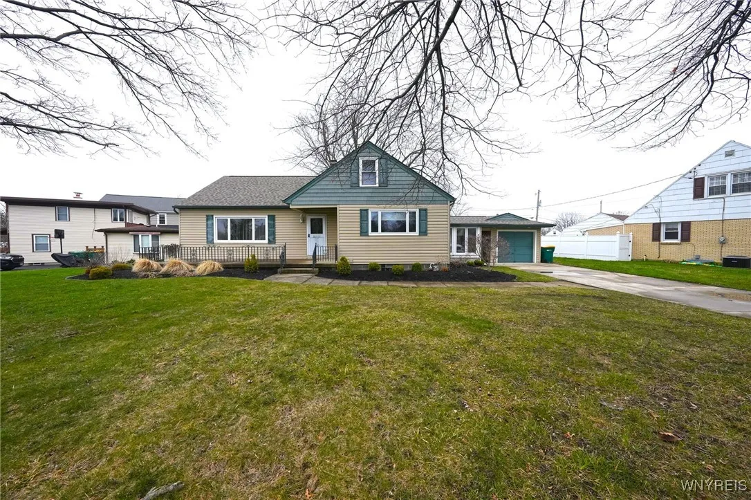 4796 Mount Vernon Boulevard, Hamburg, New York 140, Hamburg, New York 14075, 3 Bedrooms Bedrooms, 6 Rooms Rooms,1 BathroomBathrooms,Residential,Closed,4796 Mount Vernon Boulevard, Hamburg, New York 140,0,B1598371