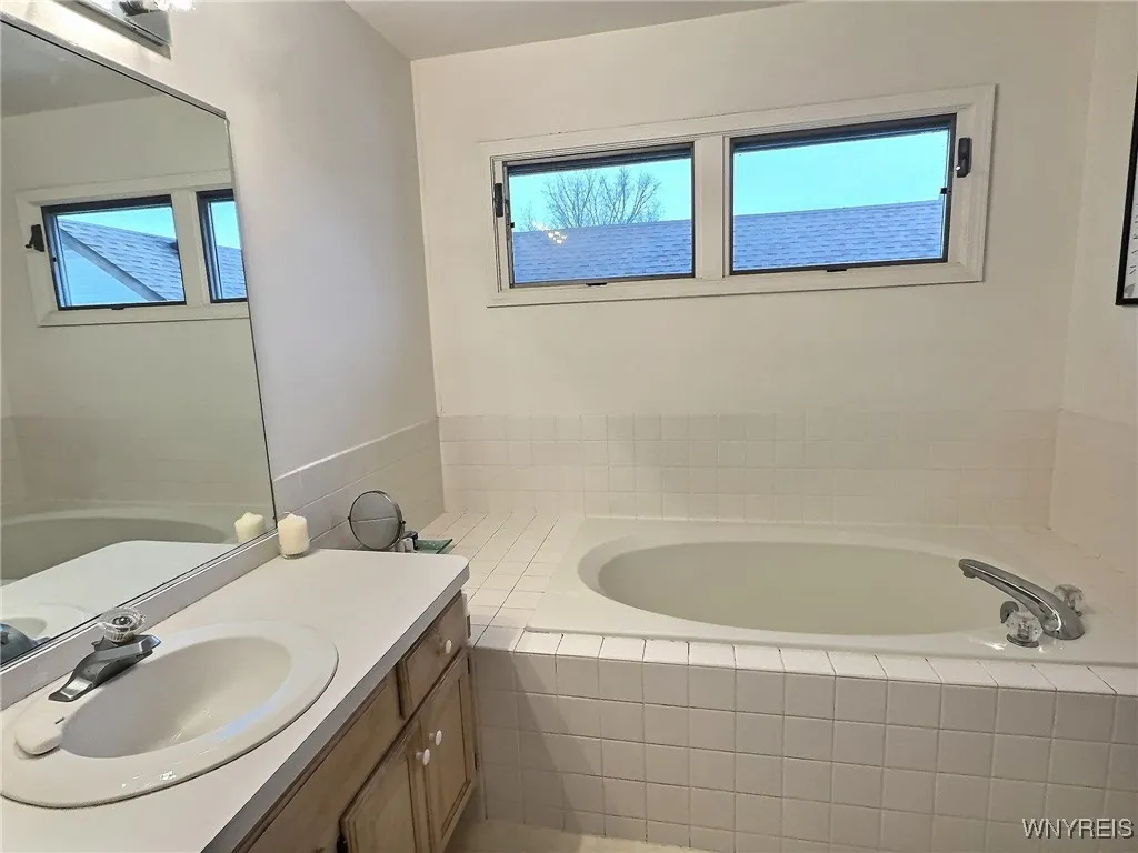 8 Eagles Trce, Amherst, New York 14221, Amherst, New York 14221, 3 Bedrooms Bedrooms, 6 Rooms Rooms,2 BathroomsBathrooms,Residential,Closed,8 Eagles Trce, Amherst, New York 14221,0,B1599536