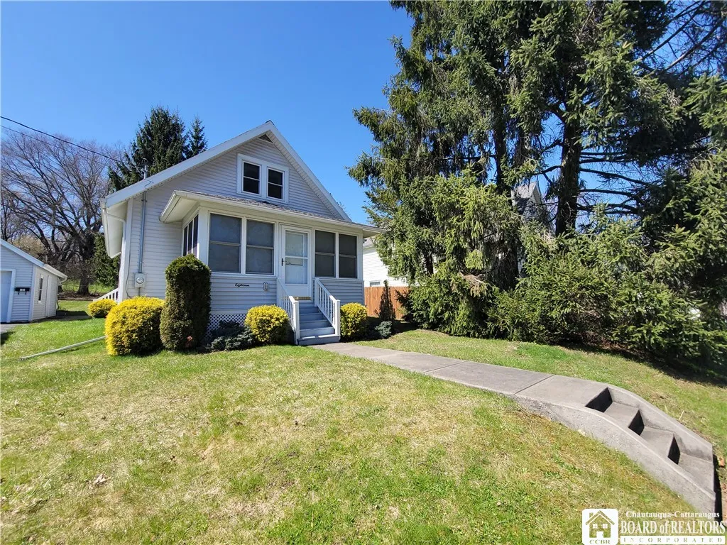18 Ivy Street, Jamestown, New York 14701, Jamestown, New York 14701, 3 Bedrooms Bedrooms, 7 Rooms Rooms,1 BathroomBathrooms,Residential,Closed,18 Ivy Street, Jamestown, New York 14701,R1599478