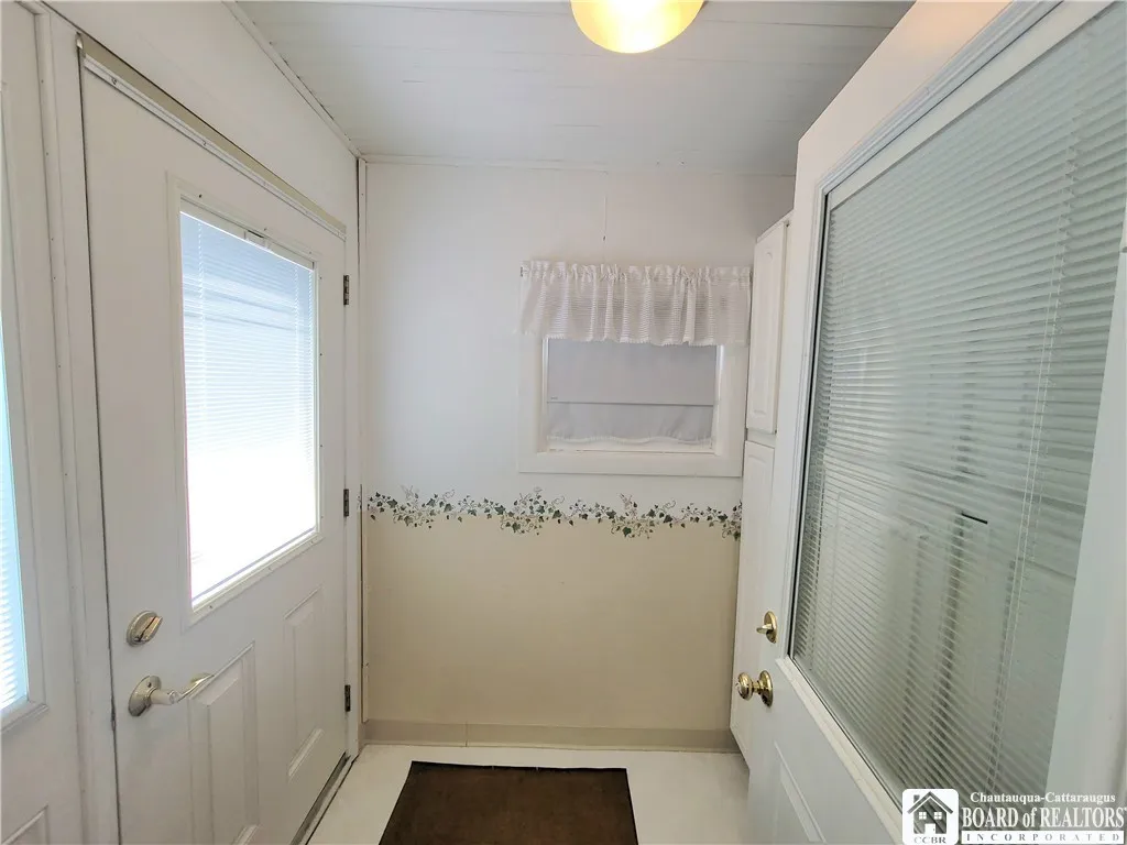 18 Ivy Street, Jamestown, New York 14701, Jamestown, New York 14701, 3 Bedrooms Bedrooms, 7 Rooms Rooms,1 BathroomBathrooms,Residential,Closed,18 Ivy Street, Jamestown, New York 14701,R1599478