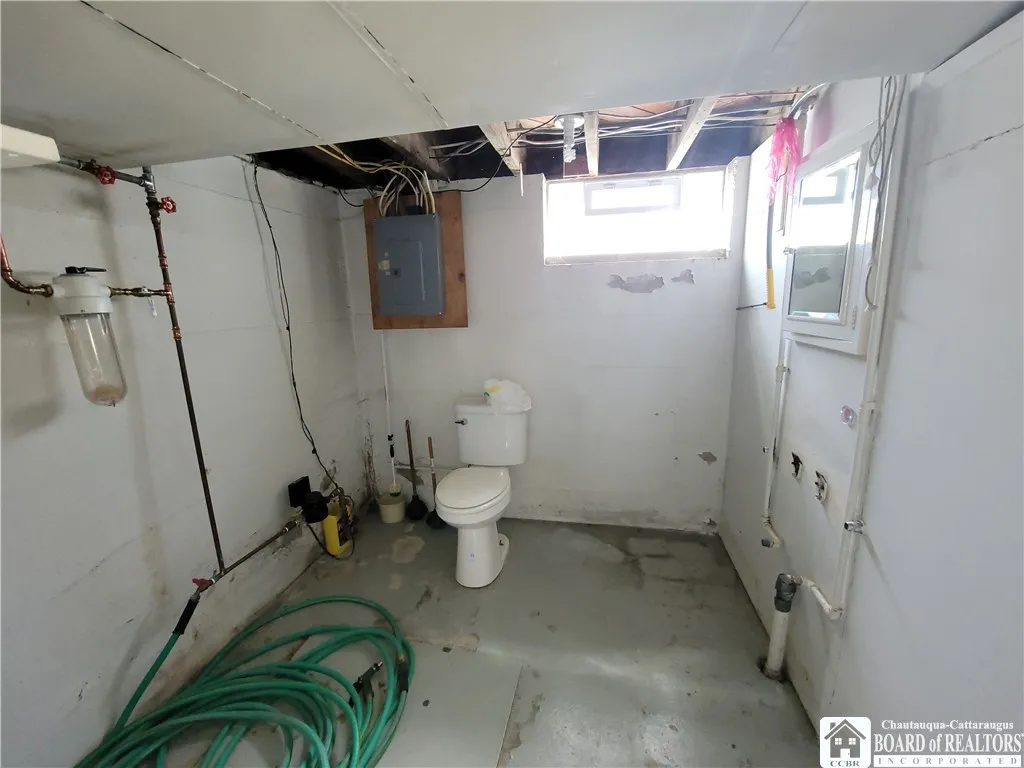 18 Ivy Street, Jamestown, New York 14701, Jamestown, New York 14701, 3 Bedrooms Bedrooms, 7 Rooms Rooms,1 BathroomBathrooms,Residential,Closed,18 Ivy Street, Jamestown, New York 14701,R1599478