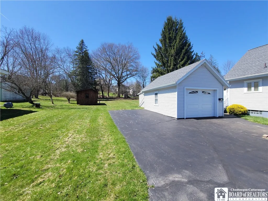 18 Ivy Street, Jamestown, New York 14701, Jamestown, New York 14701, 3 Bedrooms Bedrooms, 7 Rooms Rooms,1 BathroomBathrooms,Residential,Closed,18 Ivy Street, Jamestown, New York 14701,R1599478