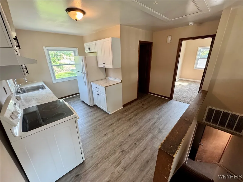 344 Clinton Street Upper, Lockport-city, New York, Lockport City, New York 14094, 1 Bedroom Bedrooms, 4 Rooms Rooms,1 BathroomBathrooms,Residential Lease,Closed,344 Clinton Street Upper, Lockport-city, New York ,B1599726