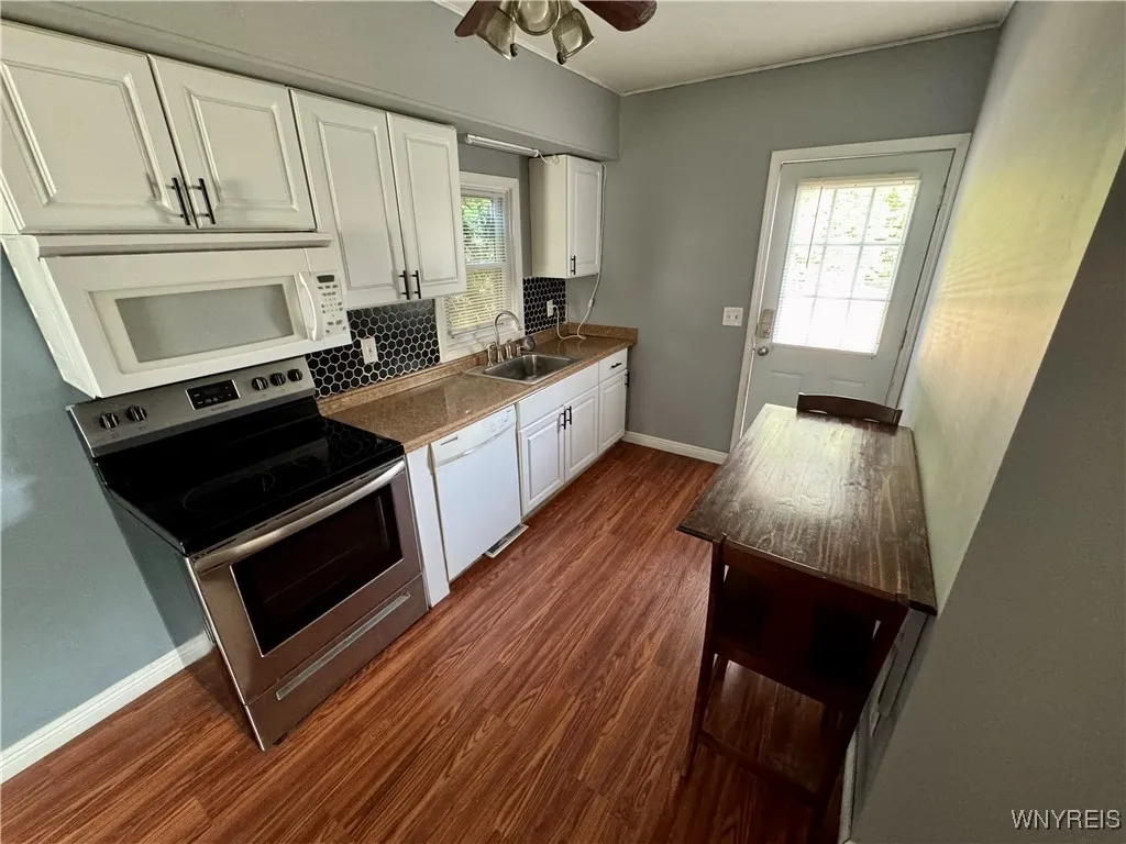 344 Clinton Street Lower, Lockport-city, New York, Lockport City, New York 14094, 1 Bedroom Bedrooms, 5 Rooms Rooms,1 BathroomBathrooms,Residential Lease,For Rent,344 Clinton Street Lower, Lockport-city, New York ,B1599729