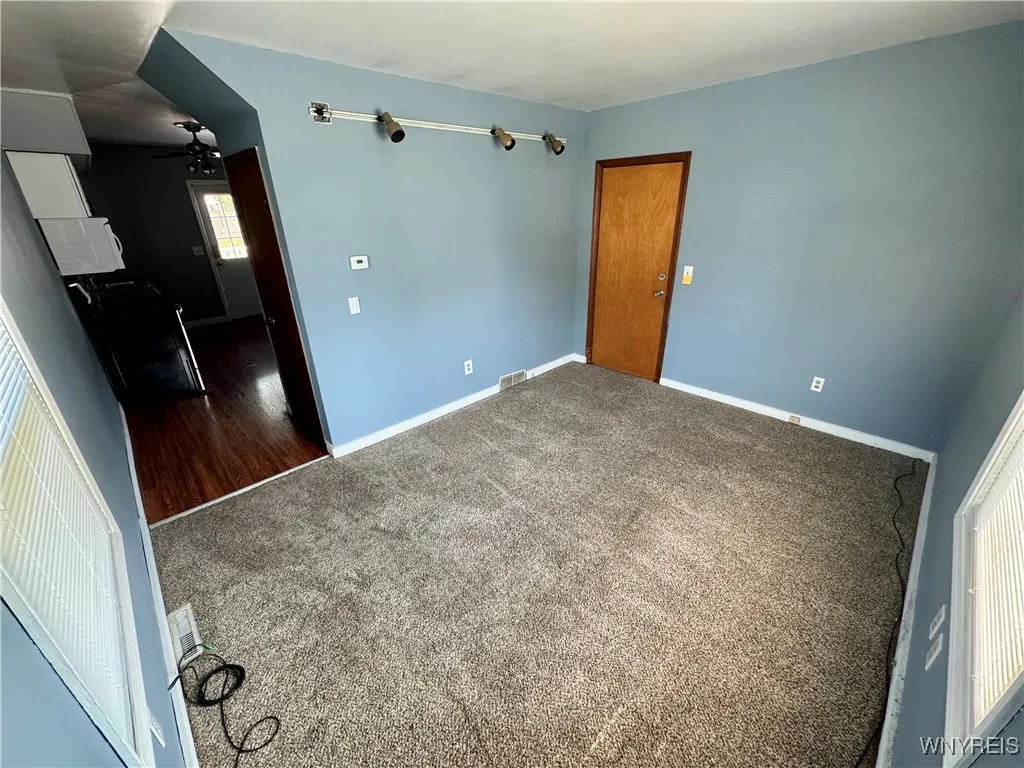 344 Clinton Street Lower, Lockport-city, New York, Lockport City, New York 14094, 1 Bedroom Bedrooms, 5 Rooms Rooms,1 BathroomBathrooms,Residential Lease,For Rent,344 Clinton Street Lower, Lockport-city, New York ,B1599729