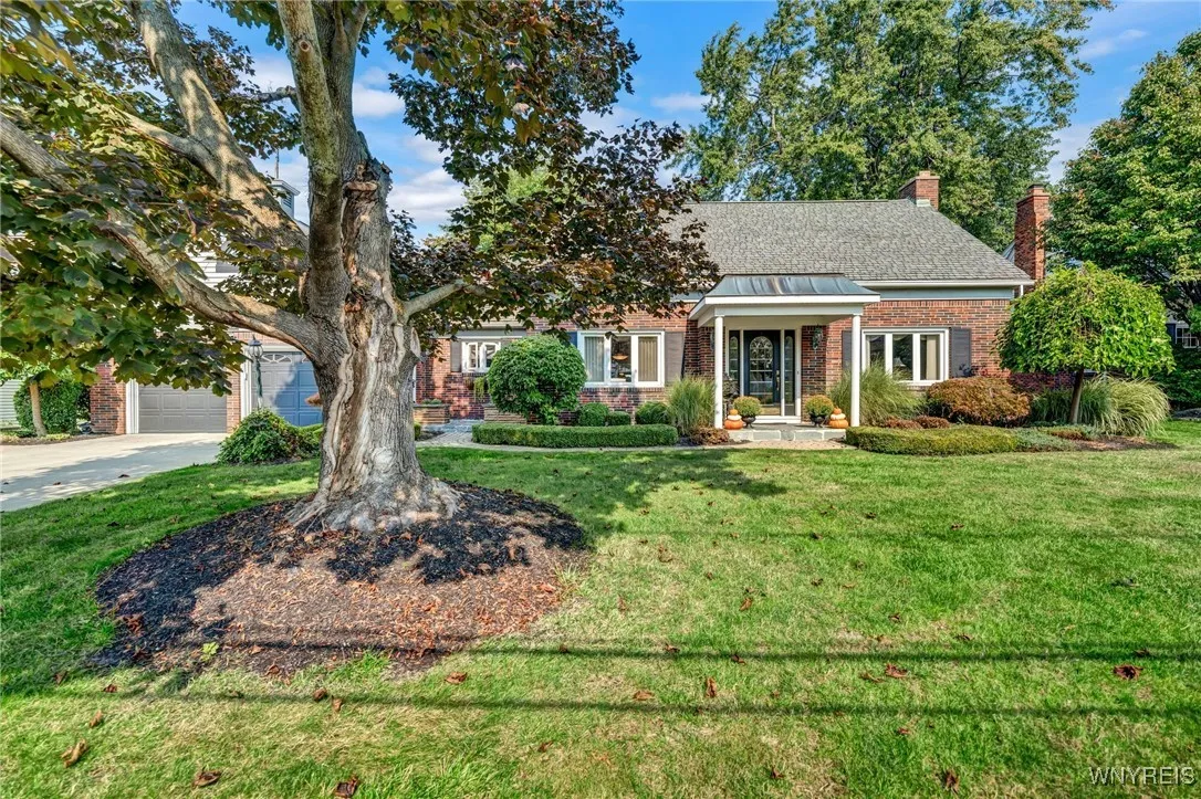 4900 Clifton Parkway, Hamburg, New York 14075, Hamburg, New York 14075, 4 Bedrooms Bedrooms, 12 Rooms Rooms,3 BathroomsBathrooms,Residential,Closed,4900 Clifton Parkway, Hamburg, New York 14075,0,B1599781