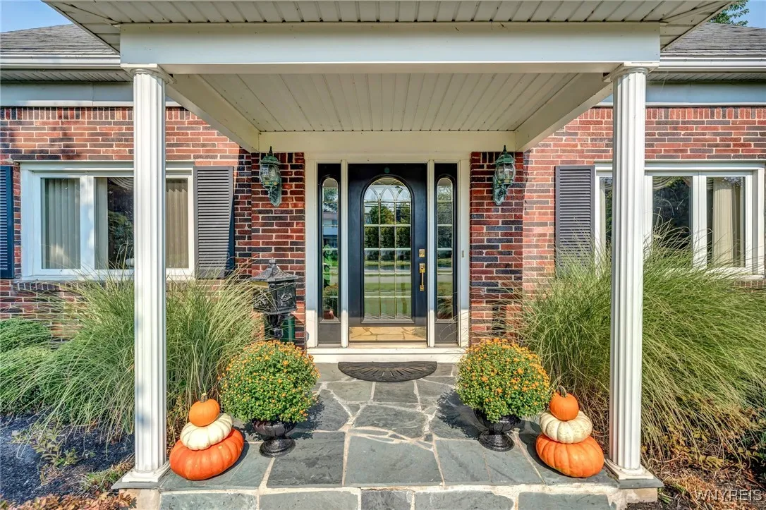 4900 Clifton Parkway, Hamburg, New York 14075, Hamburg, New York 14075, 4 Bedrooms Bedrooms, 12 Rooms Rooms,3 BathroomsBathrooms,Residential,Closed,4900 Clifton Parkway, Hamburg, New York 14075,0,B1599781