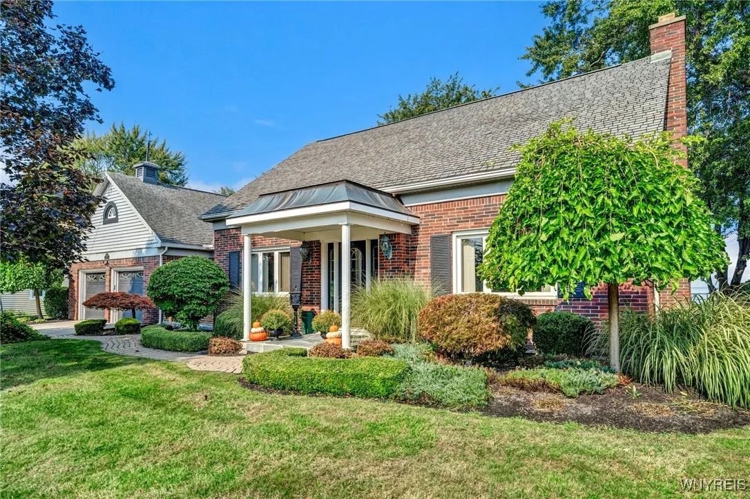 4900 Clifton Parkway, Hamburg, New York 14075, Hamburg, New York 14075, 4 Bedrooms Bedrooms, 12 Rooms Rooms,3 BathroomsBathrooms,Residential,Closed,4900 Clifton Parkway, Hamburg, New York 14075,0,B1599781