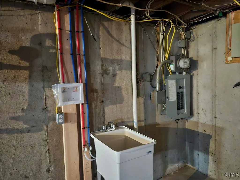 24 Memory Lane, Clay, New York 13212, Clay, New York 13212, 4 Bedrooms Bedrooms, 6 Rooms Rooms,2 BathroomsBathrooms,Residential,Closed,24 Memory Lane, Clay, New York 13212,0,S1599848