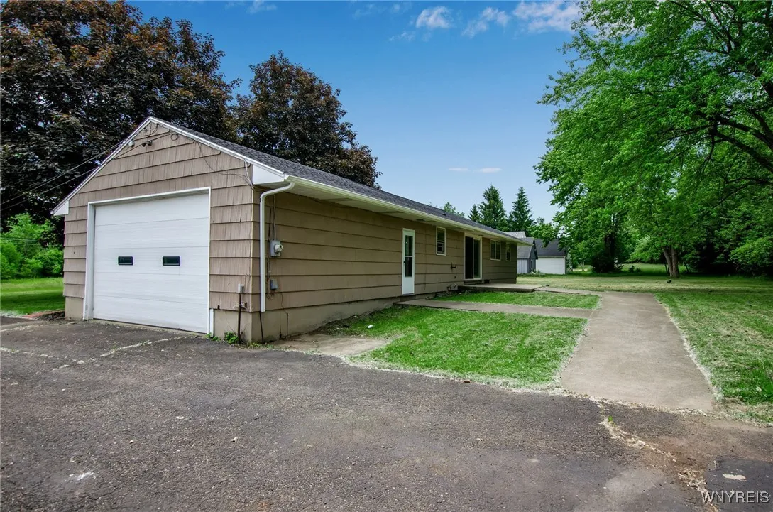 6078 Versailles Road, Hamburg, New York 14085, Hamburg, New York 14085, 3 Bedrooms Bedrooms, 6 Rooms Rooms,1 BathroomBathrooms,Residential,Closed,6078 Versailles Road, Hamburg, New York 14085,0,B1599751