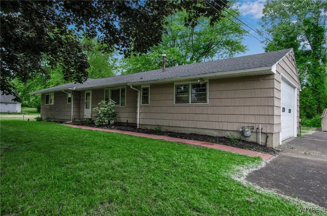 6078 Versailles Road, Hamburg, New York 14085, Hamburg, New York 14085, 3 Bedrooms Bedrooms, 6 Rooms Rooms,1 BathroomBathrooms,Residential,Closed,6078 Versailles Road, Hamburg, New York 14085,0,B1599751