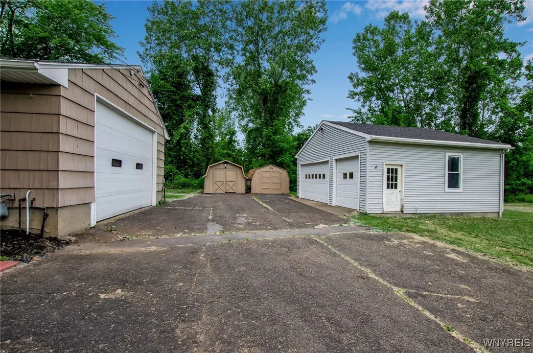 6078 Versailles Road, Hamburg, New York 14085, Hamburg, New York 14085, 3 Bedrooms Bedrooms, 6 Rooms Rooms,1 BathroomBathrooms,Residential,Closed,6078 Versailles Road, Hamburg, New York 14085,0,B1599751