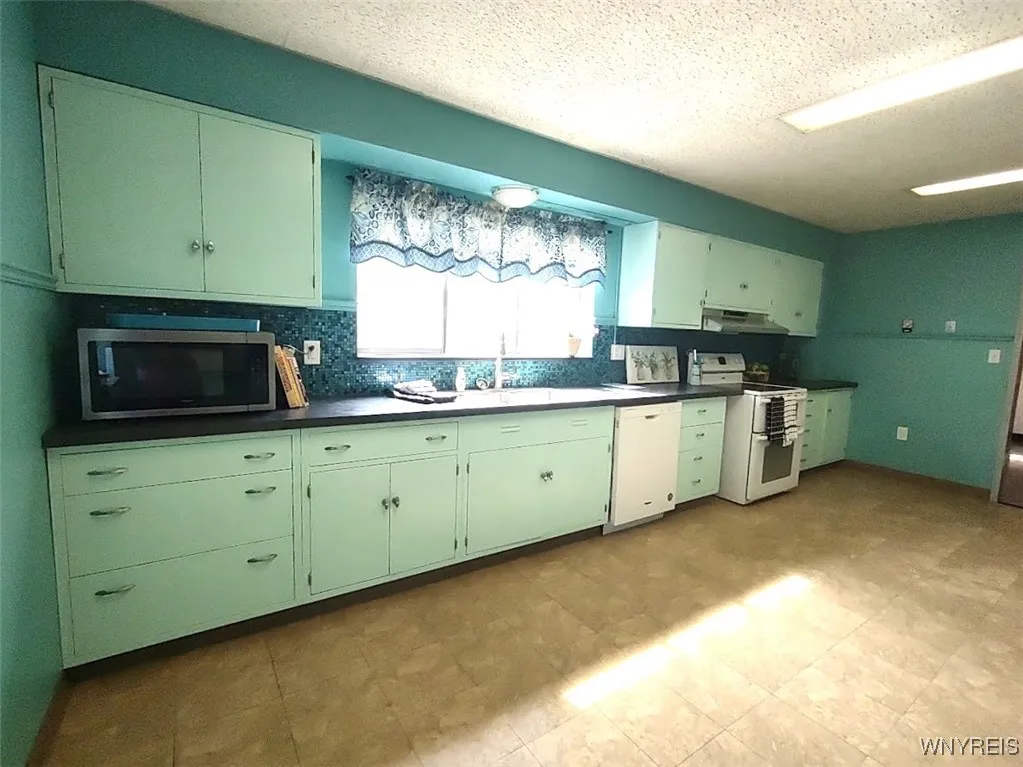 57 St John's Parkside Street, Buffalo, New York 14, Buffalo, New York 14210, 6 Bedrooms Bedrooms, 20 Rooms Rooms,2 BathroomsBathrooms,Residential,Closed,57 St John's Parkside Street, Buffalo, New York 14,0,B1599962