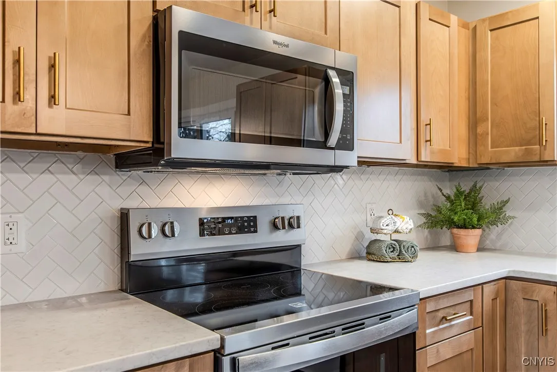 6 Kraft Drive, Deerfield, New York 13502, Deerfield, New York 13502, 4 Bedrooms Bedrooms, 8 Rooms Rooms,2 BathroomsBathrooms,Residential Lease,Closed,6 Kraft Drive, Deerfield, New York 13502,S1600053