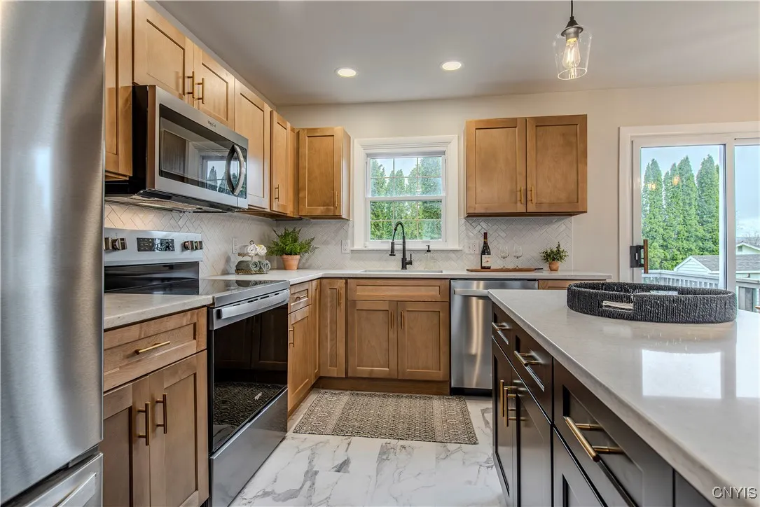 6 Kraft Drive, Deerfield, New York 13502, Deerfield, New York 13502, 4 Bedrooms Bedrooms, 8 Rooms Rooms,2 BathroomsBathrooms,Residential Lease,Closed,6 Kraft Drive, Deerfield, New York 13502,S1600053