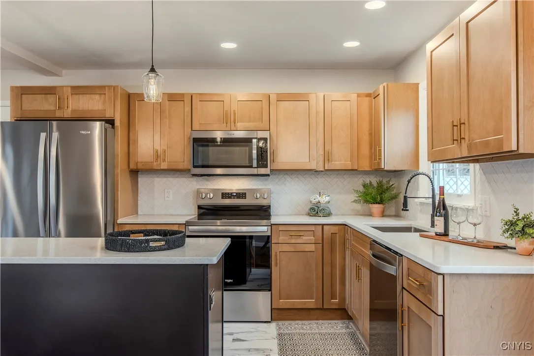 6 Kraft Drive, Deerfield, New York 13502, Deerfield, New York 13502, 4 Bedrooms Bedrooms, 8 Rooms Rooms,2 BathroomsBathrooms,Residential Lease,Closed,6 Kraft Drive, Deerfield, New York 13502,S1600053