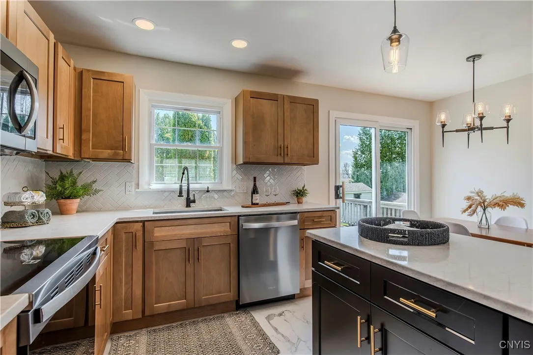 6 Kraft Drive, Deerfield, New York 13502, Deerfield, New York 13502, 4 Bedrooms Bedrooms, 8 Rooms Rooms,2 BathroomsBathrooms,Residential Lease,Closed,6 Kraft Drive, Deerfield, New York 13502,S1600053