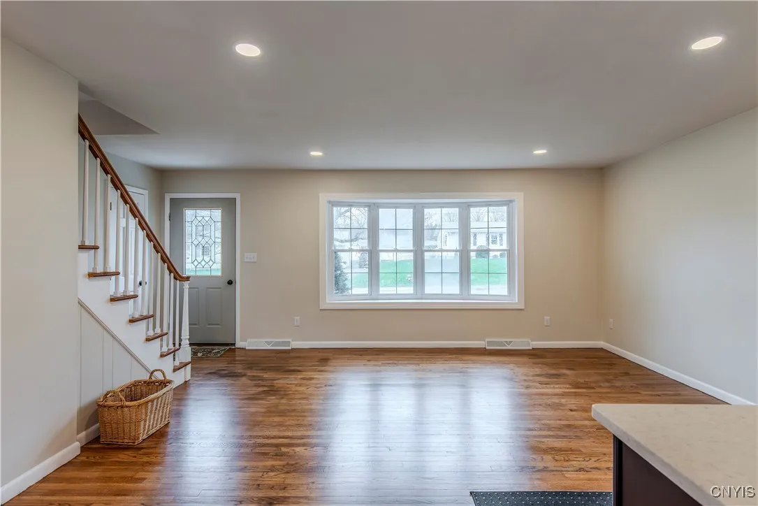 6 Kraft Drive, Deerfield, New York 13502, Deerfield, New York 13502, 4 Bedrooms Bedrooms, 8 Rooms Rooms,2 BathroomsBathrooms,Residential Lease,Closed,6 Kraft Drive, Deerfield, New York 13502,S1600053