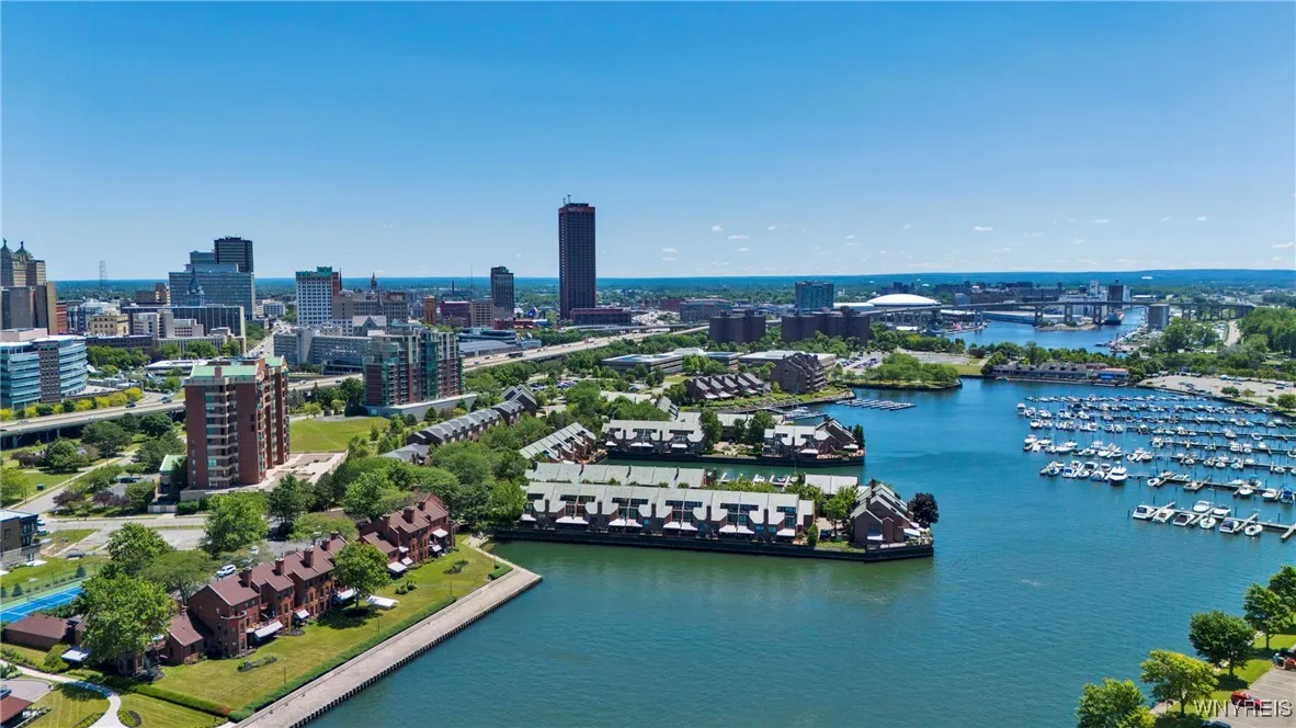201 Admirals Walk Circle 201, Buffalo, New York 14, Buffalo, New York 14202, 1 Bedroom Bedrooms, 4 Rooms Rooms,2 BathroomsBathrooms,Residential,For Sale,201 Admirals Walk Circle 201, Buffalo, New York 14,B1597757