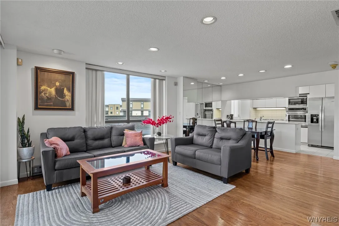 201 Admirals Walk Circle 201, Buffalo, New York 14, Buffalo, New York 14202, 1 Bedroom Bedrooms, 4 Rooms Rooms,2 BathroomsBathrooms,Residential,For Sale,201 Admirals Walk Circle 201, Buffalo, New York 14,B1597757