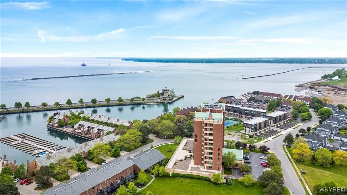 201 Admirals Walk Circle 201, Buffalo, New York 14, Buffalo, New York 14202, 1 Bedroom Bedrooms, 4 Rooms Rooms,2 BathroomsBathrooms,Residential,For Sale,201 Admirals Walk Circle 201, Buffalo, New York 14,B1597757