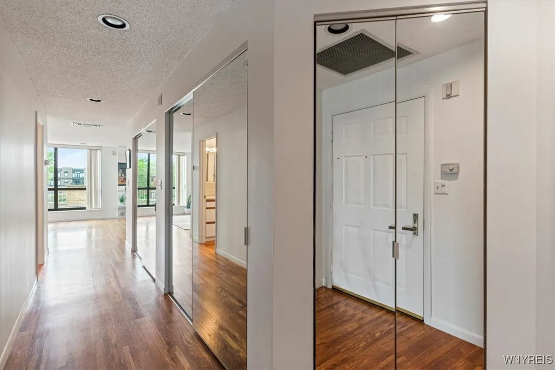 201 Admirals Walk Circle 201, Buffalo, New York 14, Buffalo, New York 14202, 1 Bedroom Bedrooms, 4 Rooms Rooms,2 BathroomsBathrooms,Residential,For Sale,201 Admirals Walk Circle 201, Buffalo, New York 14,B1597757