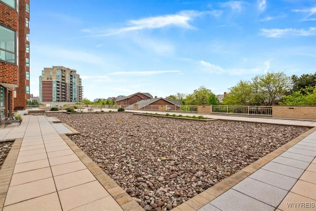 201 Admirals Walk Circle 201, Buffalo, New York 14, Buffalo, New York 14202, 1 Bedroom Bedrooms, 4 Rooms Rooms,2 BathroomsBathrooms,Residential,For Sale,201 Admirals Walk Circle 201, Buffalo, New York 14,B1597757