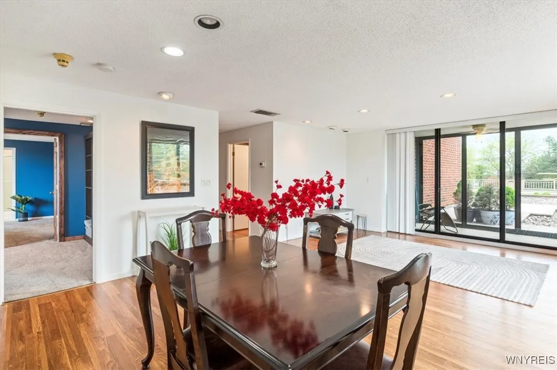 201 Admirals Walk Circle 201, Buffalo, New York 14, Buffalo, New York 14202, 1 Bedroom Bedrooms, 4 Rooms Rooms,2 BathroomsBathrooms,Residential,For Sale,201 Admirals Walk Circle 201, Buffalo, New York 14,B1597757