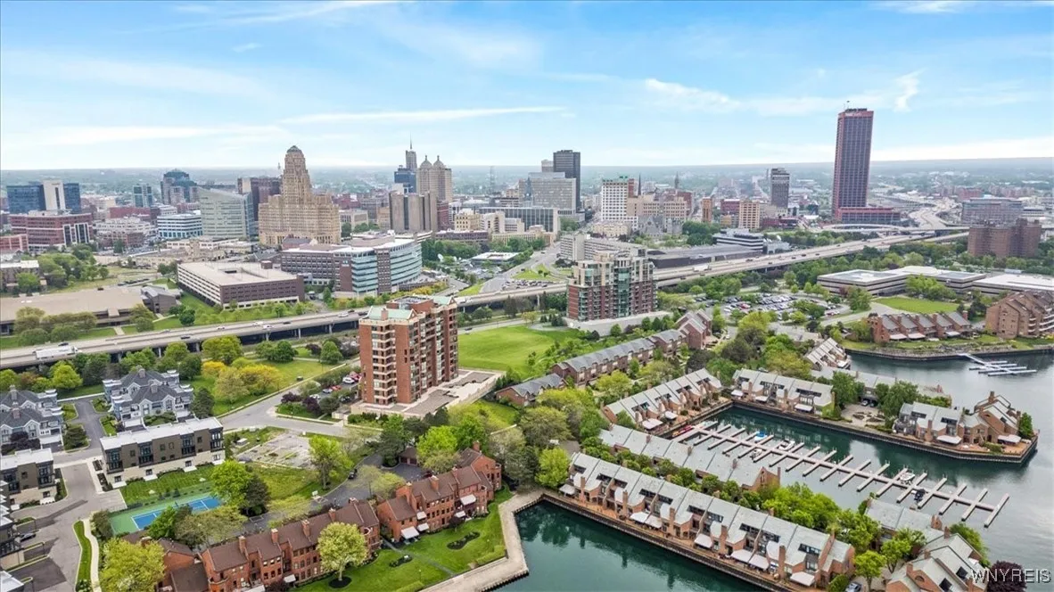 201 Admirals Walk Circle 201, Buffalo, New York 14, Buffalo, New York 14202, 1 Bedroom Bedrooms, 4 Rooms Rooms,2 BathroomsBathrooms,Residential,For Sale,201 Admirals Walk Circle 201, Buffalo, New York 14,B1597757