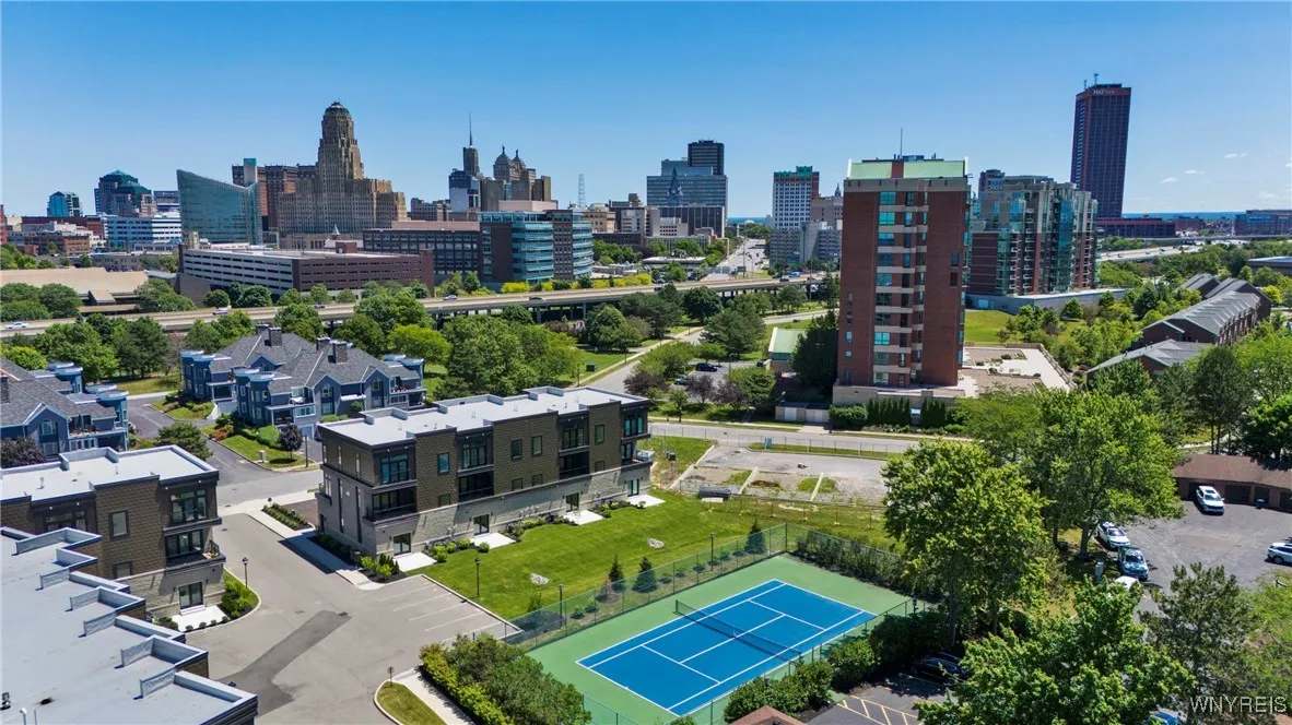 201 Admirals Walk Circle 201, Buffalo, New York 14, Buffalo, New York 14202, 1 Bedroom Bedrooms, 4 Rooms Rooms,2 BathroomsBathrooms,Residential,For Sale,201 Admirals Walk Circle 201, Buffalo, New York 14,B1597757