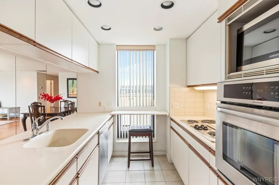 201 Admirals Walk Circle 201, Buffalo, New York 14, Buffalo, New York 14202, 1 Bedroom Bedrooms, 4 Rooms Rooms,2 BathroomsBathrooms,Residential,For Sale,201 Admirals Walk Circle 201, Buffalo, New York 14,B1597757